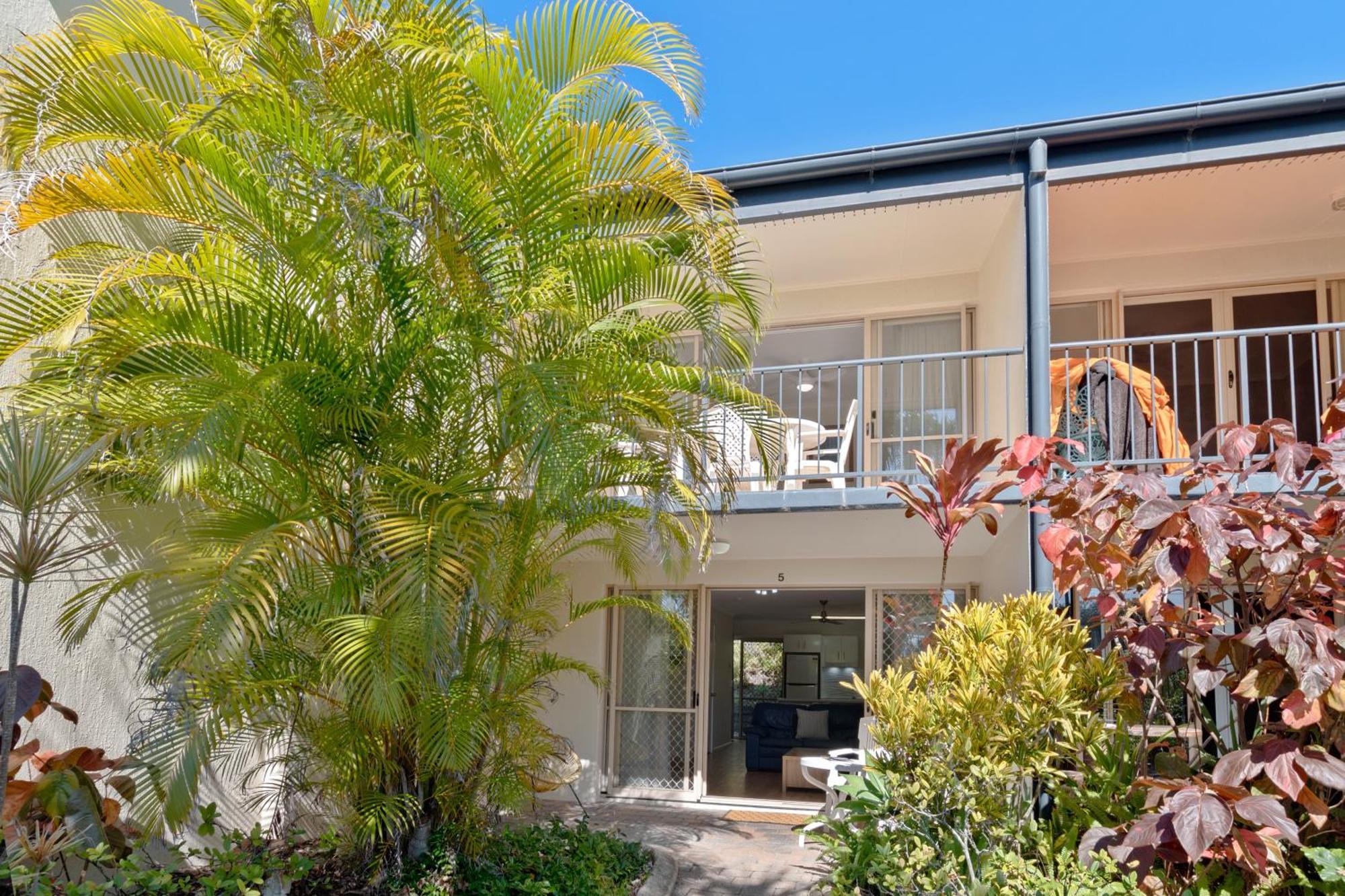 Beach Breakers Resort Sunrise Beach Exterior photo